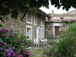 Domaine agricole de caractère. Maison 6 personnes au milieu de 230 hectares de prairies et forêts