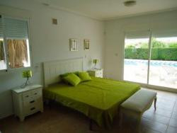 VILLA SUR GOLF AVEC IMMENSE PISCINE 8 PERSONNES