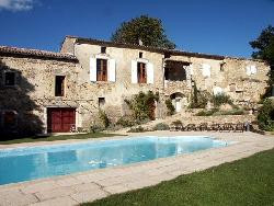 Authentique ferme provençale en pierre pour des vacances en famille ou entre amis ( de 6 à 12  personnes)