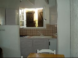 ILE D'OLERON  LE CHATEAU PETITE MAISON INDIVIDUELLE