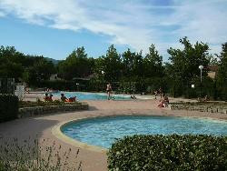 FAYENCE 83 Location saisonnière toute l’année avec jardin et parking, logement de 4+2 personnes dans Résidence avec piscine, tennis...