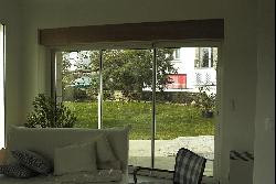 Maison de style en pierre au coeur d'un village breton