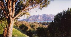 Mini-villa avec vue sur la mer, accès plage de Santa Giulia à 400m