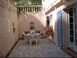 Rez de jardin dans villa à Mougins
