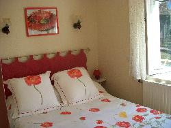 2 Pièces à LOUER LAC d'ISSARLES ARDECHE 1000m l'ETE  3 ***