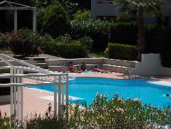 2 pièces dans résidence avec piscine