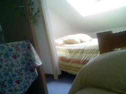 Petite maison bretonne toute en pierre