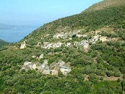 A louer F3 village Cap Corse saison estivale