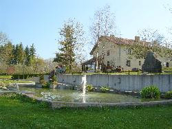 GITE DU MOULIN DE LA FORGE AU LAC DE CHALAIN-MARIGNY-DOUCIER- 39
