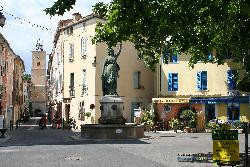 loue F2 pour 4 personnes dans village de caractère