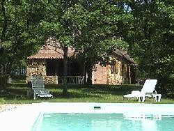 Location de Lescot avec piscine en Périgord Noir