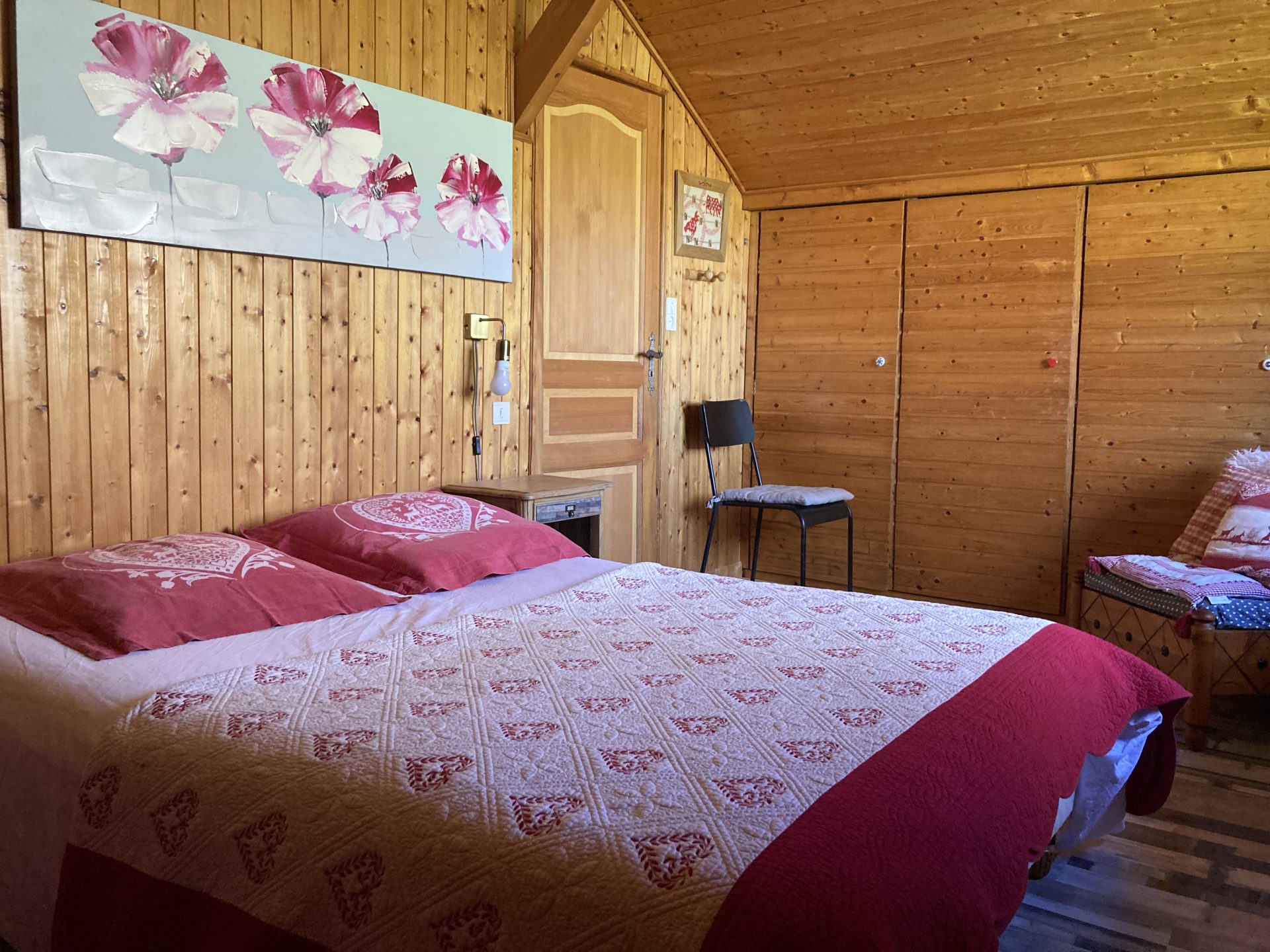 3ème chambre avec un lit double et un lit simple