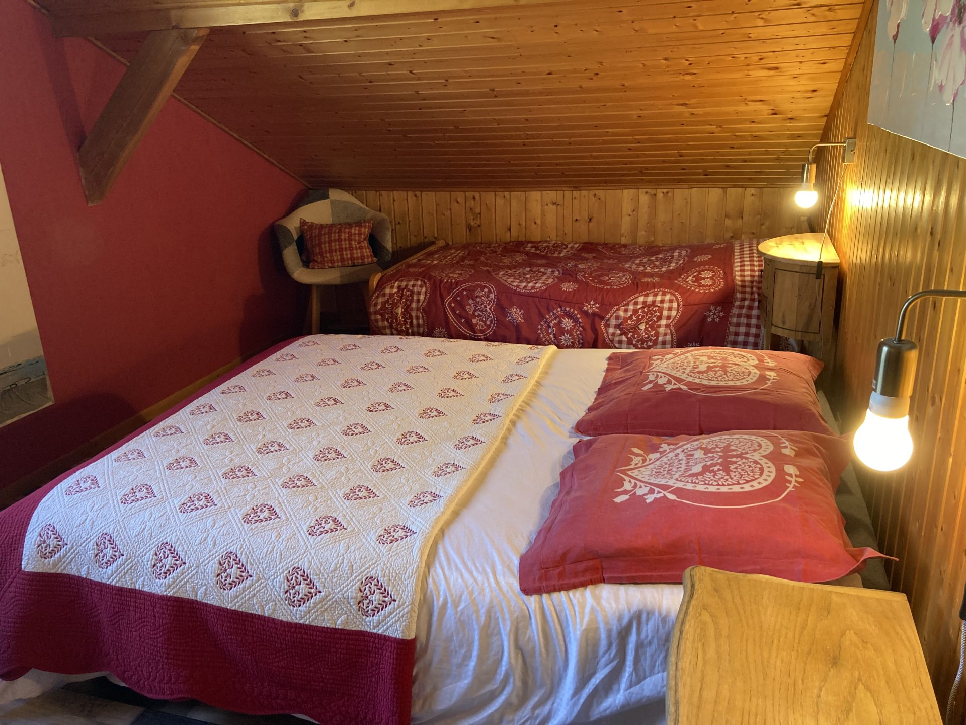 3ème chambre avec un lit double et un lit simple