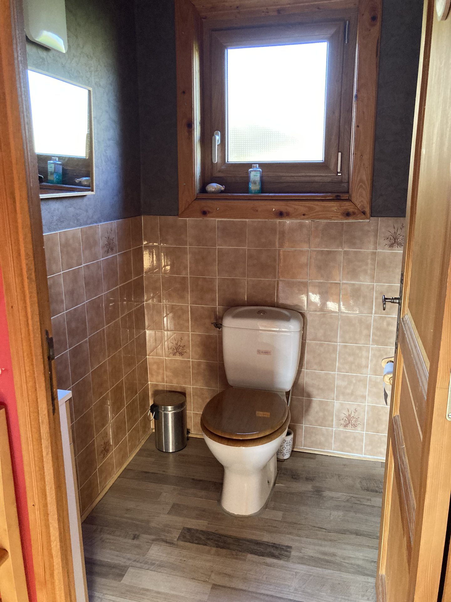WC séparé de la salle d'eau