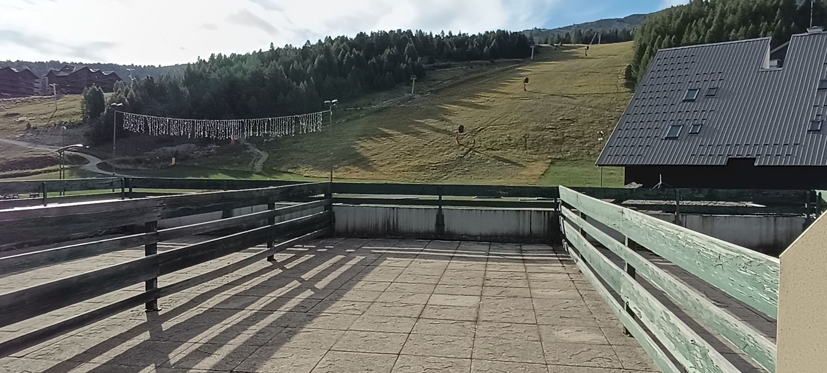 très grande terrasse privative
