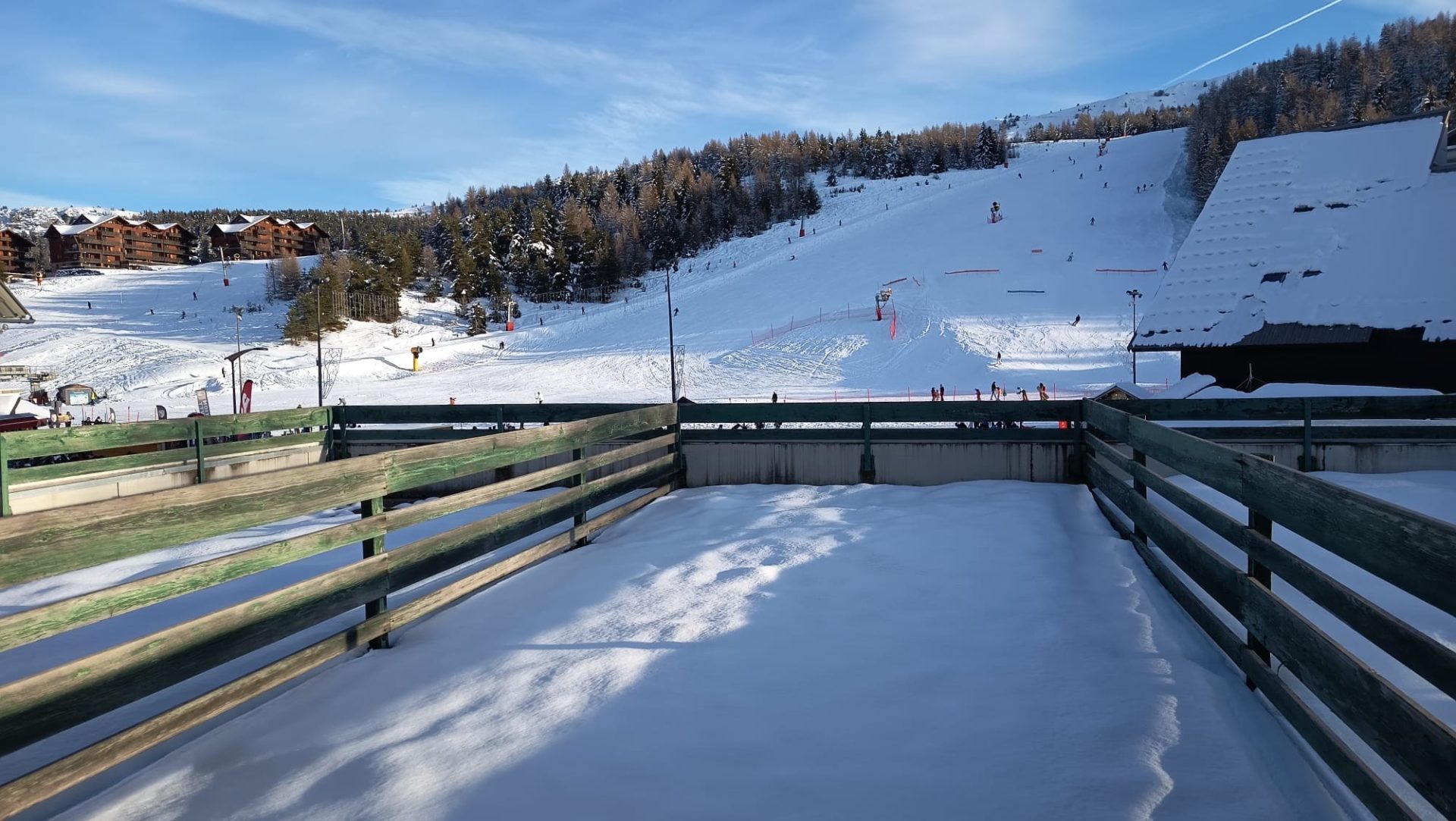 appartement mezzanine en front de neige avec très grande terrasse