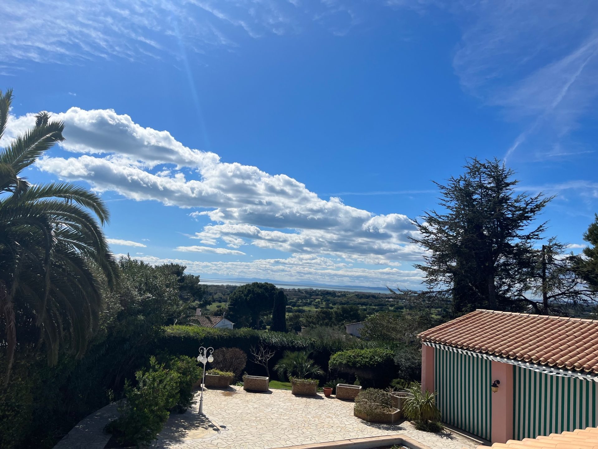 vue horizon sur le golf et la mer