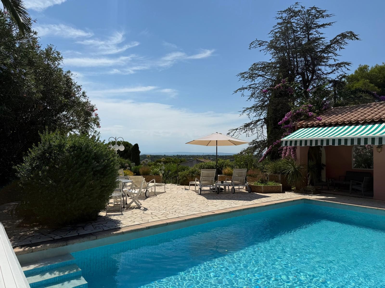 Jolie Villa Rose du Cap d'Agde